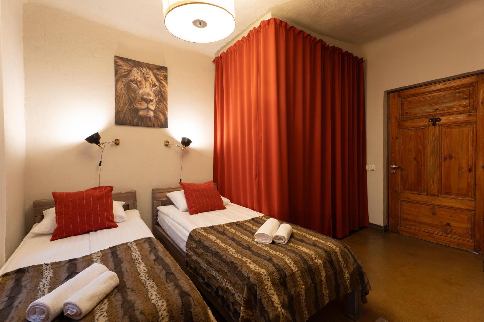 Two Wheels Hotel Riga Exterior photo