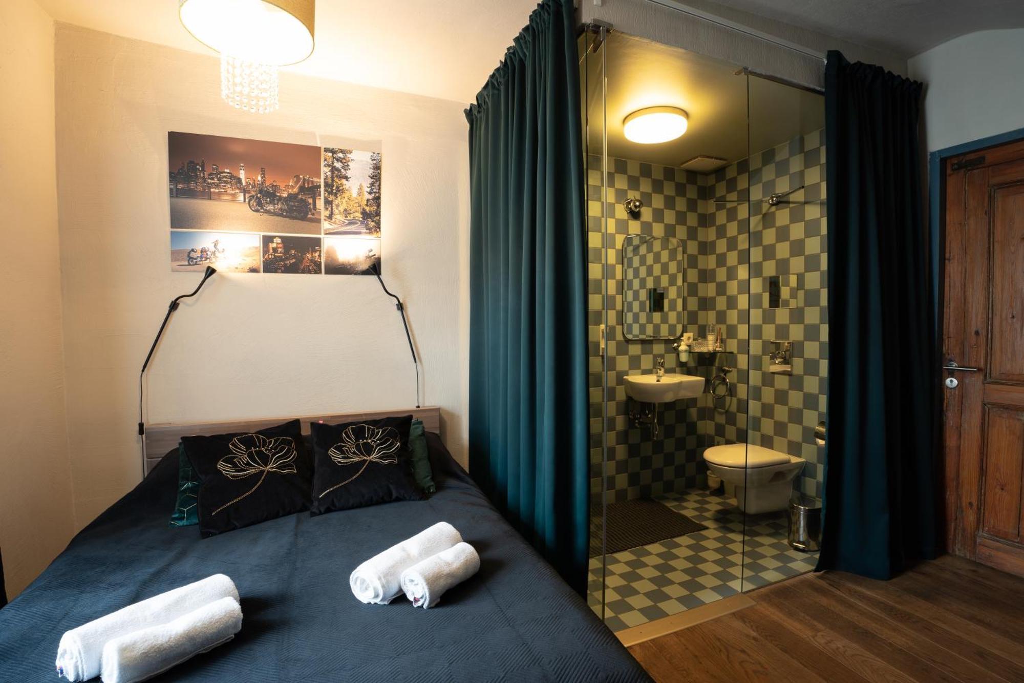 Two Wheels Hotel Riga Exterior photo