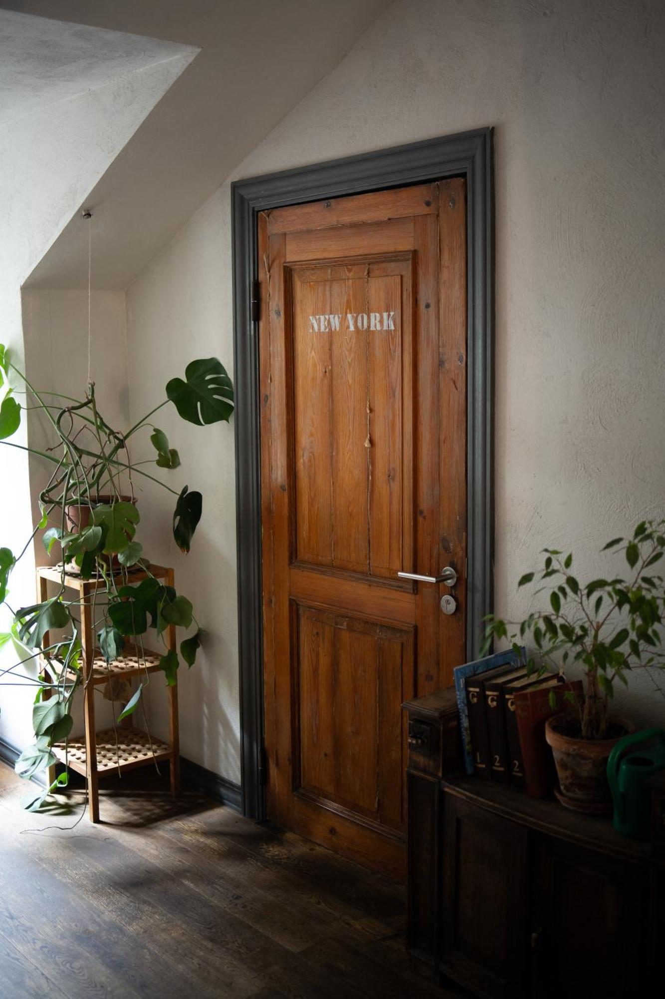 Two Wheels Hotel Riga Exterior photo