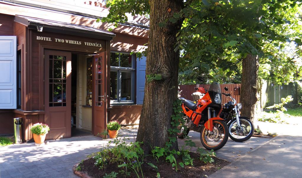 Two Wheels Hotel Riga Exterior photo