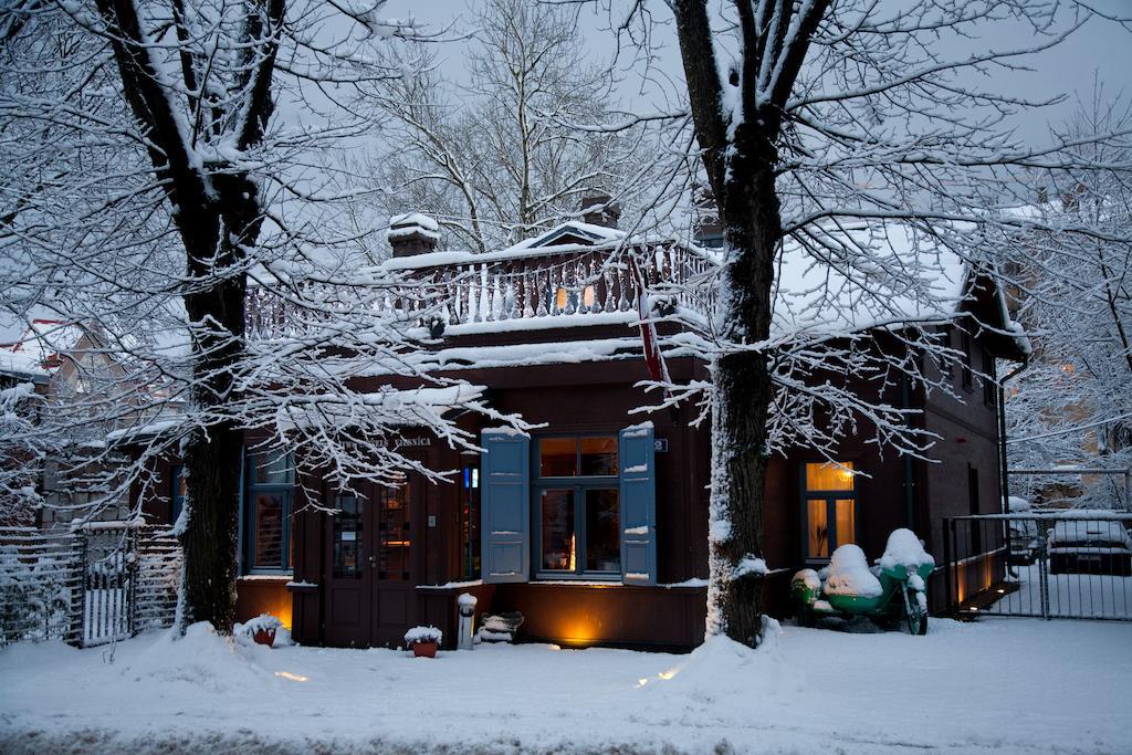 Two Wheels Hotel Riga Exterior photo